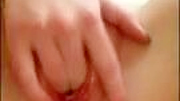 Caos de Masturbação com Novinha Gozando Cremoso em Selfies!