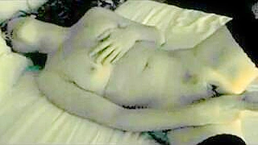 Casal Francês Gozando com Masturbação e Brinquedos Sexuais