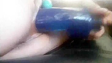 Febre de Masturbação Pública com Milf Amadora e Vibrador