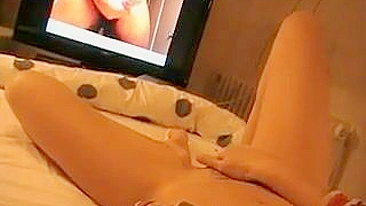 Mãe Amadora se Masturbando em Casa até Gozar