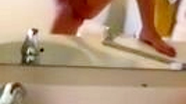 Morena Universitária Amadora se Masturba com Dedos e Goza em Selfie Caseira