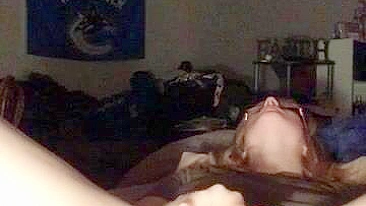 Selfies safadas de novinha - dedada e esfregão na buceta amadora