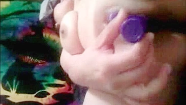 Paraíso da Masturbação com Chelsea Peituda e Seu Dildo!