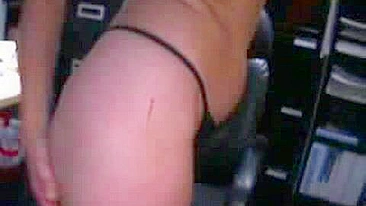 Siririca Quente - Ruiva Peituda em Sessão Solo de Webcam