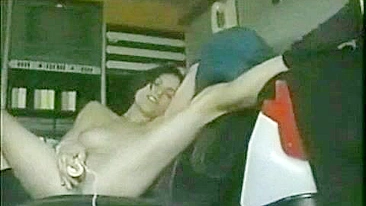 Maratona de Masturbação com Boquete da Esposa e Consolo - Pornô Orgásmico!