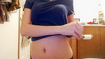 Sessão de Siririca com Novinha Magrinha de Pernas Finas na Facul