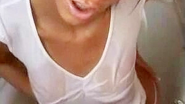 Se Masturbando com Brinquedos - Striptease Solo Molhadinho e Apertado!