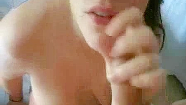 Adolescente Peituda Se Masturba, Chupa Pau e Engole Porra!