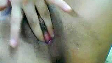 Bucetona Preta se Masturba com Dedos, Clitóris e Lábios Abertos!