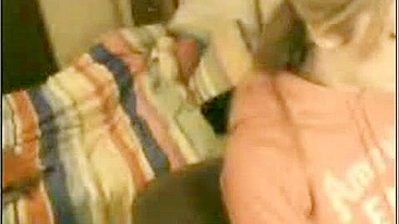 Loira da facul se masturbando na webcam com strip pra pagar a mensalidade!