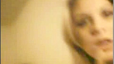 Loira da facul se masturbando na webcam com strip pra pagar a mensalidade!