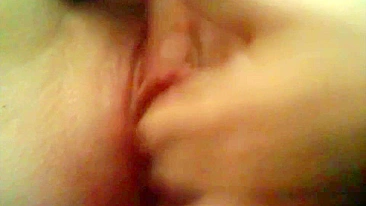 Adolescente Fofa Dedada até Orgasmo Real em Vídeo XXX Amador de Masturbação!