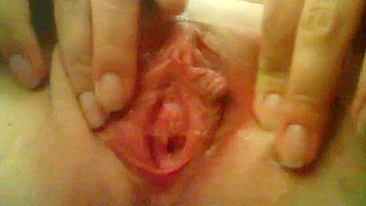 Adolescente Fofa Dedada até Orgasmo Real em Vídeo XXX Amador de Masturbação!