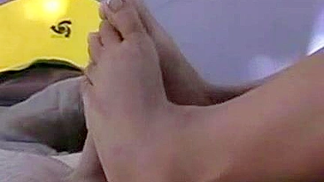 Diversão Fetichista de Pés ao Ar Livre com Namoradas de Férias