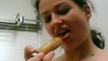 Masturbação com Máquinas - MILF Peituda Gozando no Anal e Clitóris