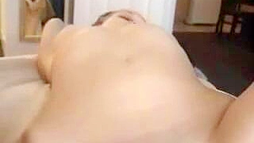 Masturbação Quente: Novinha Miúda de Buceta Perfeita no Chuveiro