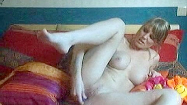 Loucura de Masturbação com Loira Gostosa e seus Peitões!