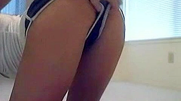 Loira Gostosa Dedando a Buceta na Webcam