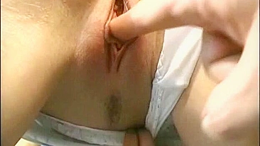 Alemã Novinha Dedando e se Masturbando de Calcinha