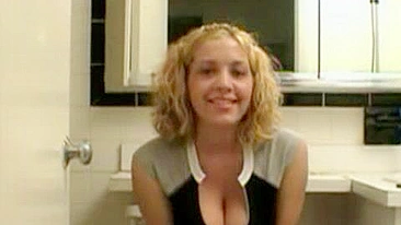 Caos de Masturbação - Loira Peituda Transando em Casa com Namorado Negro!