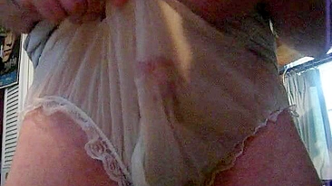 Masturbação Caseira com Calça Plástica e Fetiche de Ursinho