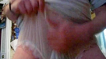 Masturbação Caseira com Calça Plástica e Fetiche de Ursinho