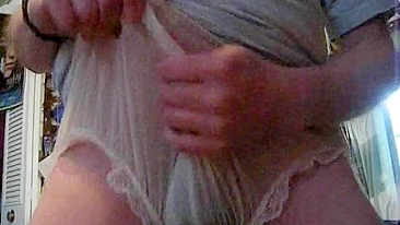 Masturbação Caseira com Calça Plástica e Fetiche de Ursinho