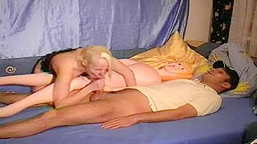 Trio Caseiro Alemão: Casal Selvagem em Suruba com Gozada Engolida