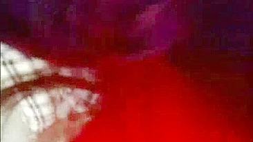 Casal Selvagem Transa no Trem Público - Boquetes, Gozadas e Dedada