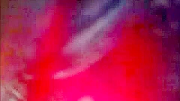 Casal Selvagem Transa no Trem Público - Boquetes, Gozadas e Dedada