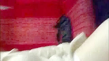 Casal Selvagem Transa no Trem Público - Boquetes, Gozadas e Dedada