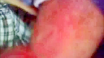 Casal Selvagem Transa no Trem Público - Boquetes, Gozadas e Dedada