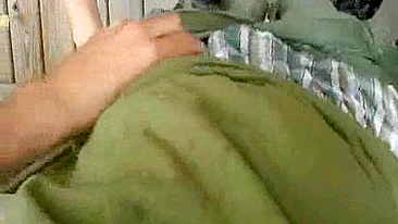 Sexo Caseiro ao Ar Livre em Público com Peitões e Gozada na Bunda