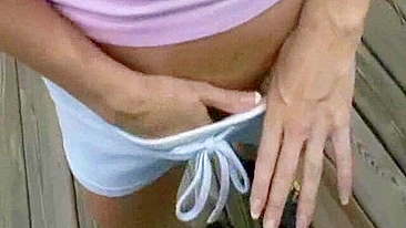 Sexo Caseiro ao Ar Livre em Público com Peitões e Gozada na Bunda