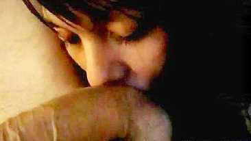 Boquete Caseiro com Lambida no Saco pela Namorada Morena Fofa