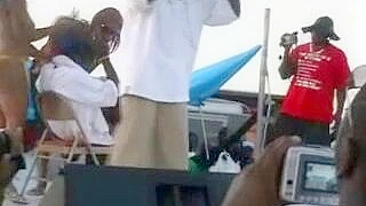 Boquetes Pretos Caseiros em Público com Vadias Negras