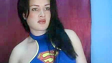 Masturbação caseira de travesti com gozada na webcam amadora