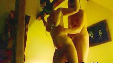 MILF BDSM Amarrada e Fodida de Quatro em Pornô Caseiro