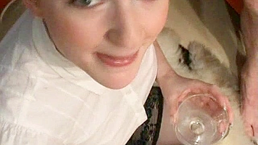 Vídeo Pornô Caseiro com Vadia Alemã Curtindo Safadezas - Boquetes, Comendo Porra, Engolindo e Trios