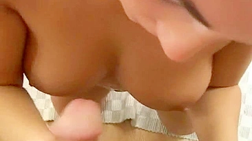 Vídeo Pornô Caseiro - Morena Amadora Dando Boquete Intenso com Gozada Facial