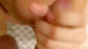 Vídeo Pornô Caseiro - Morena Amadora Dando Boquete Intenso com Gozada Facial