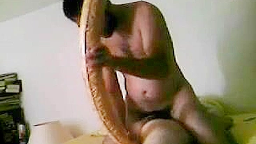 Esposa Milf em Sexo Caseiro Intenso com Dildo Enorme