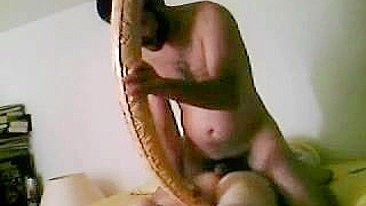 Esposa Milf em Sexo Caseiro Intenso com Dildo Enorme