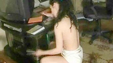 Mãe em Sexo Caseiro com Dildo, Esposa e Vizinha Milf Amadora