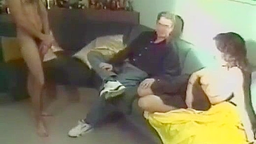 Casal Bi Francês Caseiro: Suruba Selvagem com Anal, Cu, Facial e Gangbang