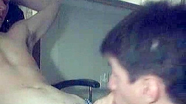 Boquetes Caseiros entre Namorados - Novinhos Chupando e se Satisfazendo