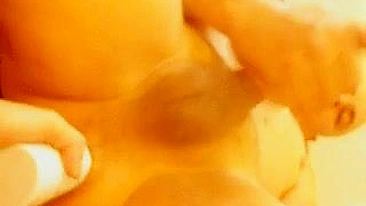 Esposa Esticando Cu do Marido com Garrafa em Femdom Anal Caseiro