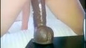 Orgasmo Squirting Caseiro com Dildo e Masturbação Amadora