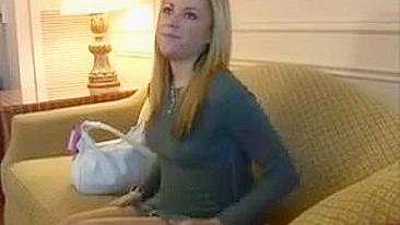 Garota de Faculdade Gozando em Dedada Amadora Caseira