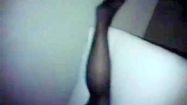 Loira universitária amadora leva fisting e plug no cu com meias caseiras